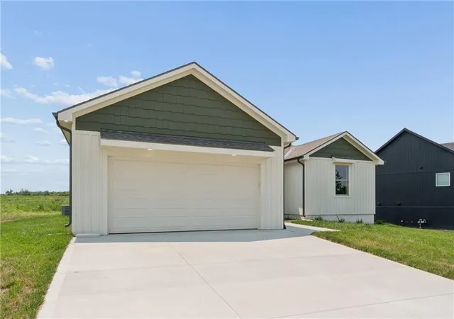 Photo 2 of Single family home for sale at 701 Se 21st Street, Oak Grove, MO 64075 | MLS# 2623115 | Listing updated on 2026-08-30