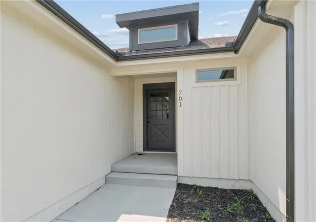 Photo 3 of Single family home for sale at 701 SE 21st Street, Oak Grove, MO 64075 | MLS# 2623115 | Listing updated on 2026-08-30