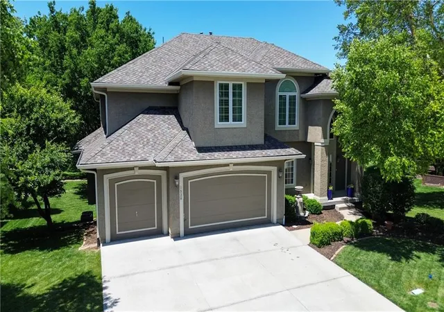 1st image of 1528 Sw Hedgewood Ln, Lees Summit, MO 64081 | MLS# 2623119