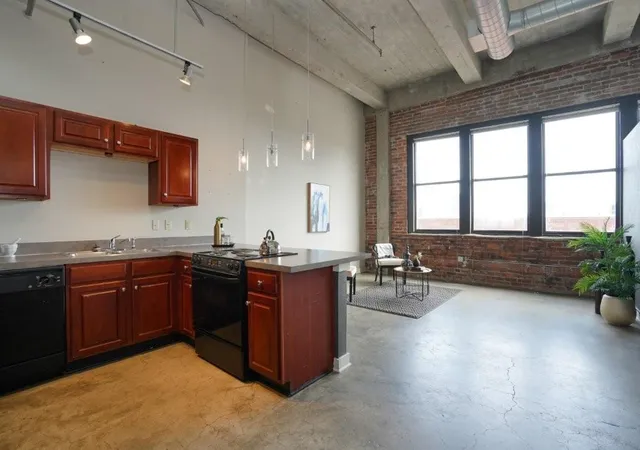 3rd image of 1535 Walnut St #705, Kansas City, MO 64108 | MLS# 2623121