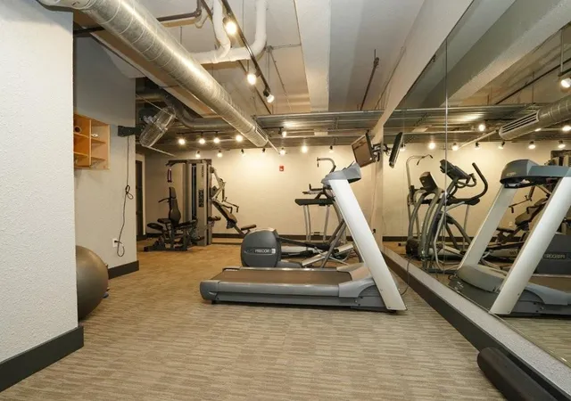 2nd image of 1535 Walnut St, Kansas City, MO 64108