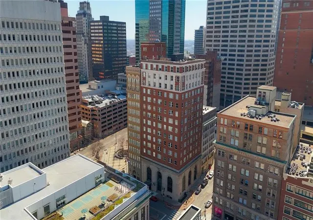 Homes for sale in Kansas City, MO | 21 W 10Th St #4C, Kansas City, MO 64105 | MLS# 2623124