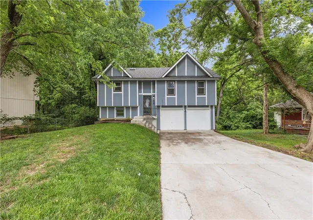 Homes for sale in Kansas City, KS | 4600 Locust Ave, Kansas City, KS 66106 | MLS# 2623125