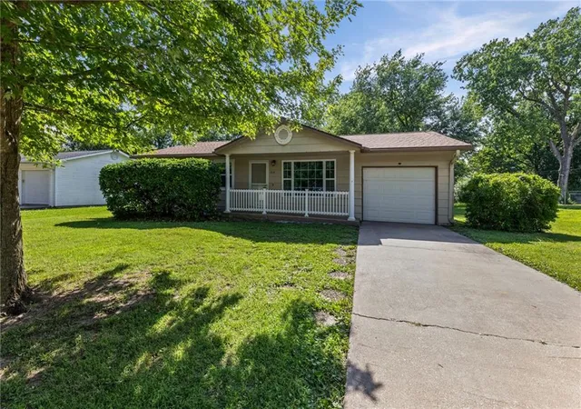 Homes for sale in Iola, KS | 414 Kansas Dr, Iola, KS 66749 | MLS# 2623129