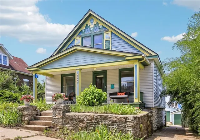 Photo 3 of Single family home for sale at 2920 Holly St, Kansas City, MO 64108 | MLS# 2623133 | Listing updated on 2026-08-18