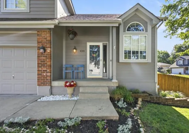 Photo 2 of Single family home for sale at 4301 Nw Cortland Dr, Blue Springs, MO 64015 | MLS# 2623159 | Listing updated on 2026-08-31