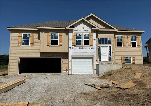Homes for sale in Kearney, MO | 1110 Oak Ridge St, Kearney, MO 64060 | MLS# 2623162