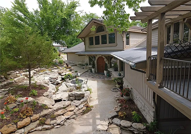 2nd image of 8424 S Russell Rd, Oak Grove, MO 64075 | MLS# 2623174