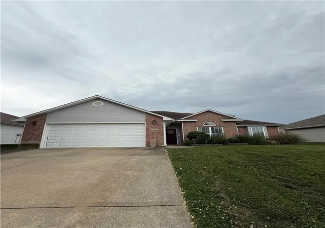 Homes for sale in Warrensburg, MO | 732 Iron Horse Dr, Warrensburg, MO 64093 | MLS# 2623191
