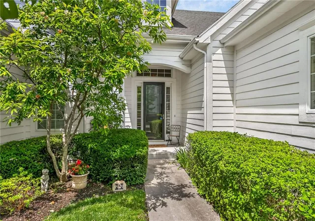 Photo 3 of Townhouse for sale at 9657 Lime Stone Rd, Kansas City, MO 64152 | MLS# 2623201 | Listing updated on 2026-09-30