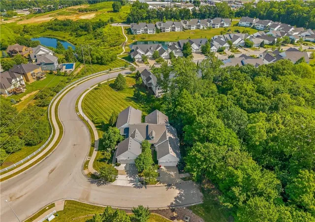 Photo 3 of Townhouse for sale at 9657 Lime Stone Rd, Kansas City, MO 64152 | MLS# 2623201 | Listing updated on 2026-09-02