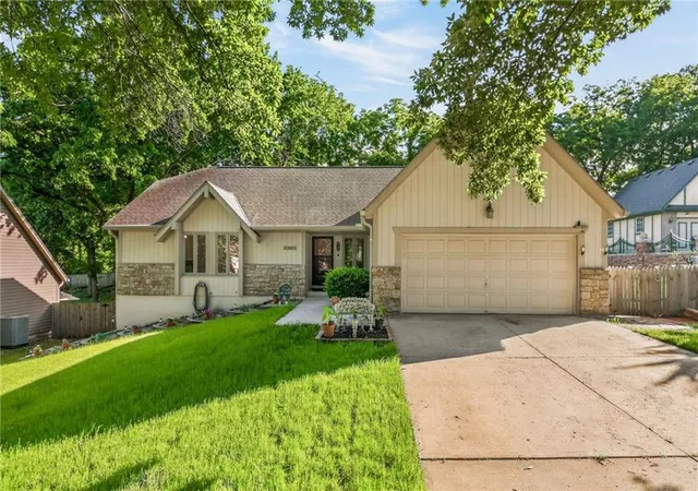 Homes for sale in Raytown, MO | 11301 E 71st St, Raytown, MO 64133 | MLS# 2623218
