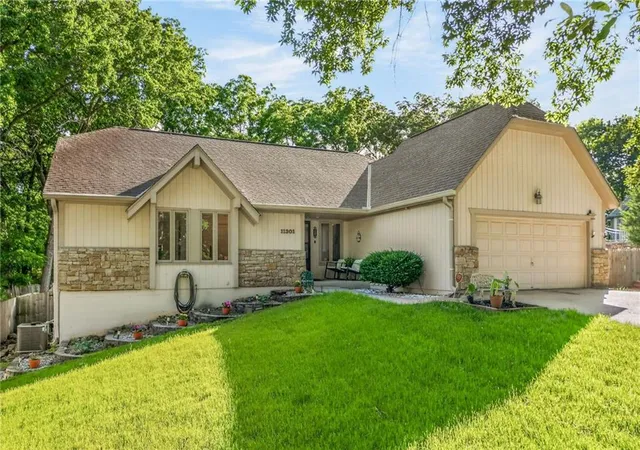 Homes for sale in Raytown, MO | 11301 E 71st St, Raytown, MO 64133 | MLS# 2623218