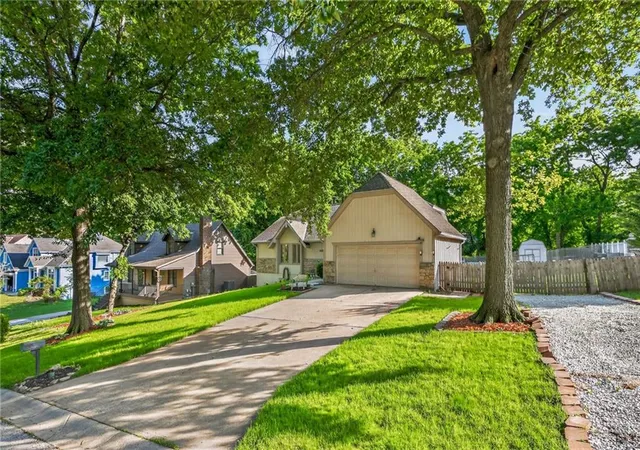 Homes for sale in Raytown, MO | 11301 E 71St St, Raytown, MO 64133 | MLS# 2623218