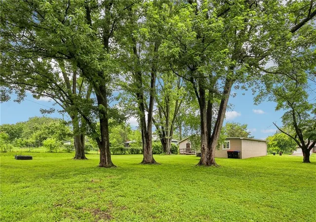 2nd image of 820 E Gay St, Warrensburg, MO 64093 | MLS# 2623225