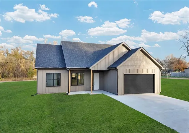 Homes for sale in Pleasant Hill, MO | 405 N Armstrong St, Pleasant Hill, MO 64080 | MLS# 2623232