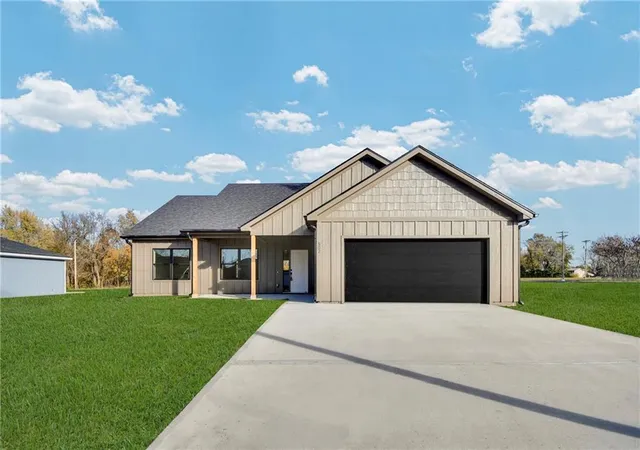 Homes for sale in Pleasant Hill, MO | 405 N Armstrong St, Pleasant Hill, MO 64080 | MLS# 2623232