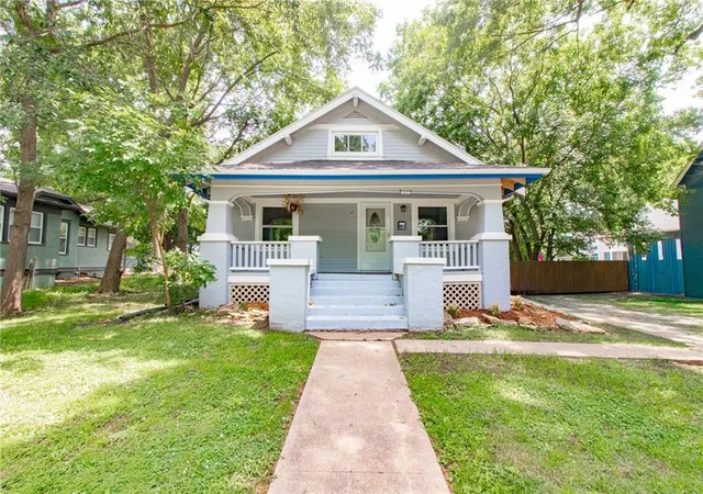 2nd image of 1007 S Independence St, Harrisonville, MO 64701 | MLS# 2623235