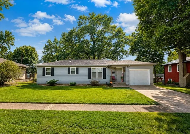 Homes for sale in Gardner, KS | 604 S Hickory St, Gardner, KS 66030 | MLS# 2623236