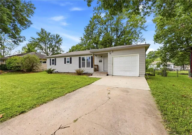 Homes for sale in Gardner, KS | 604 S Hickory St, Gardner, KS 66030 | MLS# 2623236