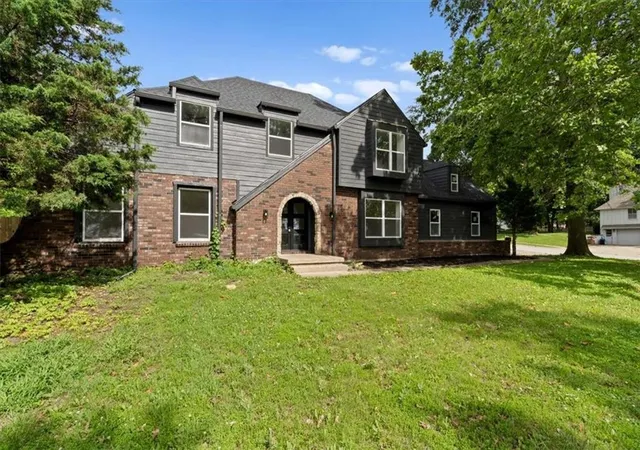 3rd image of 307 S Sunset Ln, Raymore, MO 64083 | MLS# 2623273