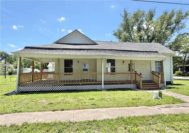 Homes for sale in Butler, MO | 313 W Harrison St, Butler, MO 64730 | MLS# 2623278