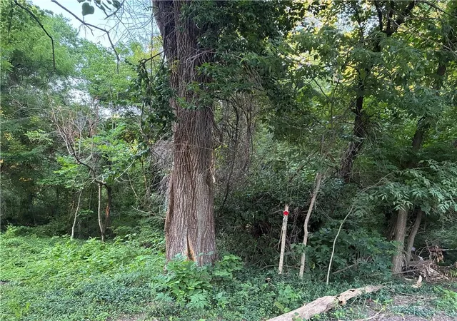 1st image of 901 S Willis Ave, Independence, MO 64050 | MLS# 2623299