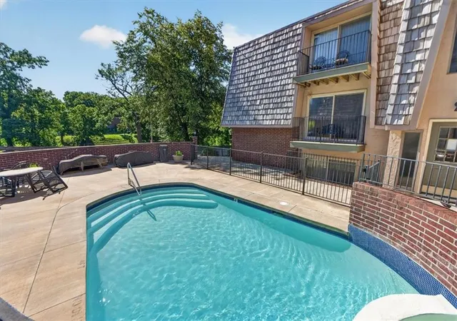 Photo 5 of Condo for sale at 3608 Gillham Rd #26, Kansas City, MO 64111 | MLS# 2623305 | Listing updated on 2026-08-18