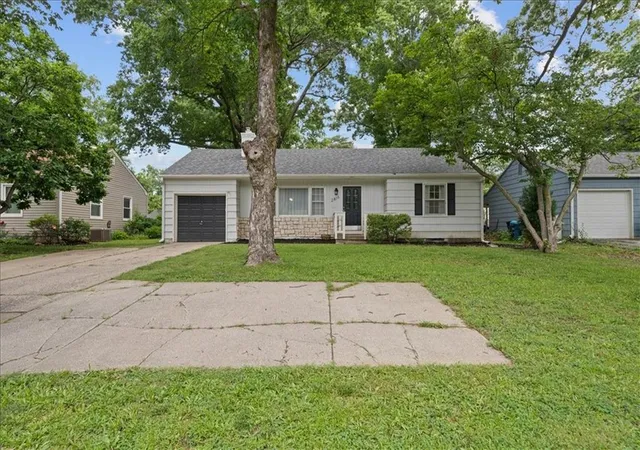 3rd image of 2816 W 75Th St, Prairie Village, KS 66208 | MLS# 2623313