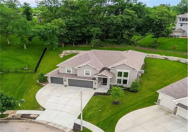 3rd image of 5807 N Bell Ct, Kansas City, MO 64118 | MLS# 2623346