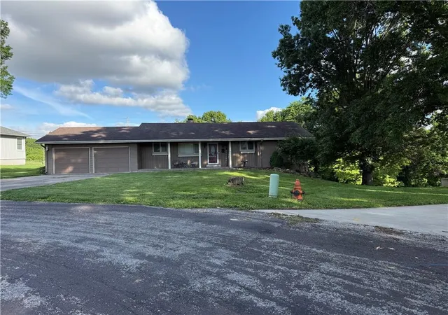 1st image of 1000 Francis St, Lexington, MO 64067 | MLS# 2623363