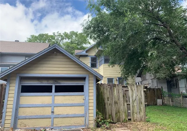 3rd image of 1156 Sw Garfield Ave, Topeka, KS 66604 | MLS# 2623367