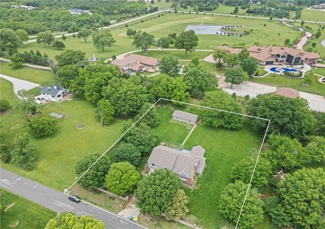 Homes for sale in Stilwell, KS | 6888 W 185th Ter, Stilwell, KS 66085 | MLS# 2623372