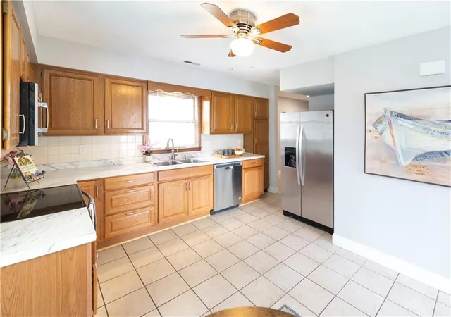 Homes for sale in Eudora, KS | 1421 Ash Ct, Eudora, KS 66025 | MLS# 2623380