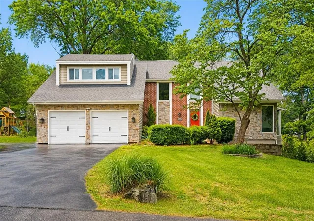 1st image of 12343 Pinehurst Dr, Kansas City, KS 66109 | MLS# 2623392