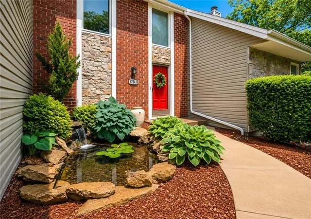 3rd image of 12343 Pinehurst Dr, Kansas City, KS 66109 | MLS# 2623392