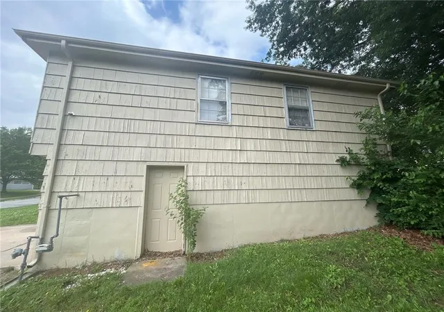 Photo 4 of Single family home for sale at 5117 S Delaware Ave, Independence, MO 64055 | MLS# 2623398 | Listing updated on 2026-10-09