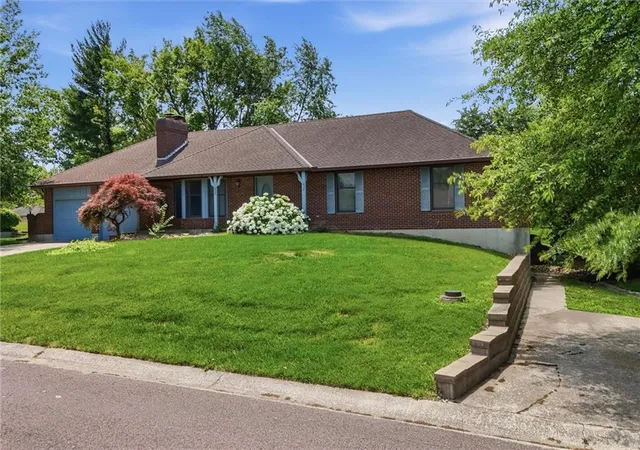 Homes for sale in Richmond, MO | 303 W Dauxville Dr, Richmond, MO 64085 | MLS# 2623401