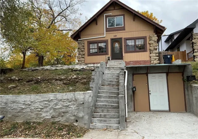 Photo 3 of Single family home for sale at 522 Kensington Ave, Kansas City, MO 64124 | MLS# 2623403 | Listing updated on 2026-08-29