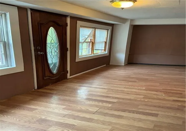 Photo 3 of Single family home for sale at 522 Kensington Ave, Kansas City, MO 64124 | MLS# 2623403 | Listing updated on 2026-08-29