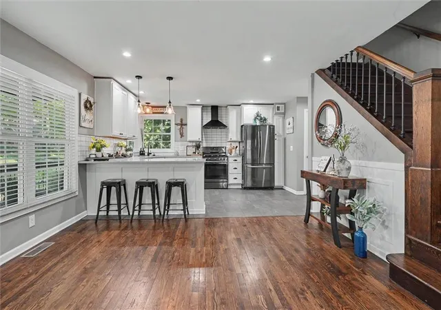 1st image of 1526 Vermont St, Lawrence, KS 66044 | MLS# 2623417