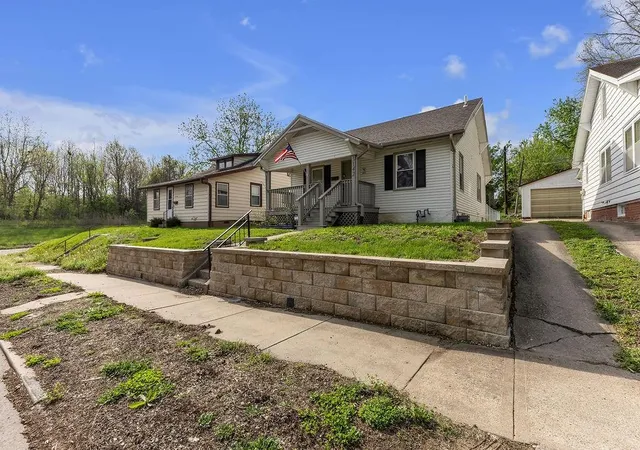 2nd image of 3142 Felix St, St Joseph, MO 64501 | MLS# 2623419