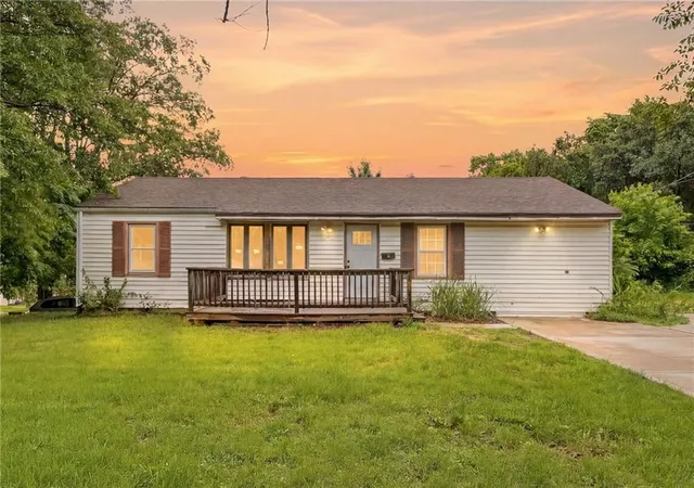 1st image of 10013 Bellaire Ave, Kansas City, MO 64134 | MLS# 2623420