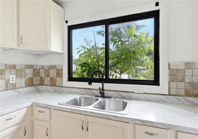 Photo 3 of Single family home for sale at 10013 Bellaire Ave, Kansas City, MO 64134 | MLS# 2623420 | Listing updated on 2026-06-05