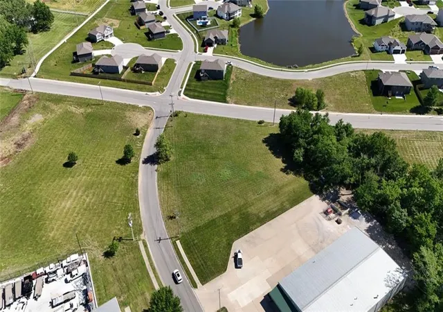 3rd image of 400 Sw Powell Dr, Oak Grove, MO 64075 | MLS# 2623423