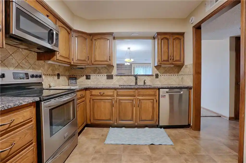 Listing Photo 2 - Condo for sale in 303 E Partridge Ave located at 303 E Partridge Ave, Independence, MO 64055 - Unit 303 E Partridge Ave