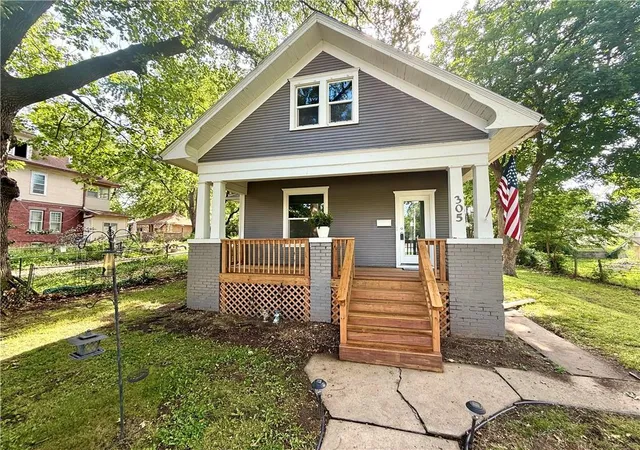 1st image of 305 S 31st St, Saint Joseph, MO 64501 | MLS# 2623443