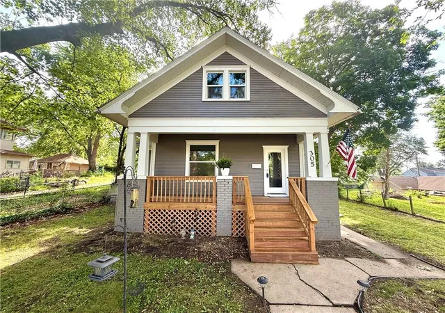 31st image of 305 S 31st St, Saint Joseph, MO 64501 | MLS# 2623443