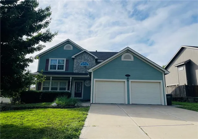 2nd image of 3809 Clayton Dr, Leavenworth, KS 66048 | MLS# 2623446