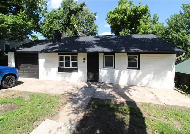 Homes for sale in Kansas City, KS | 2817 S 27th St, Kansas City, KS 66106 | MLS# 2623447